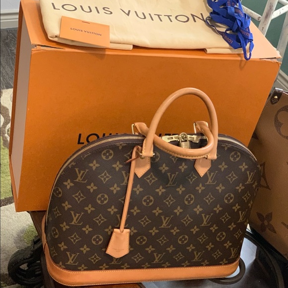 👜SOld 👜Louis Vuitton Alma GM - Picture 5 of 16
